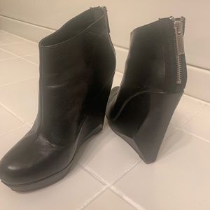 Dolce Vita Black Leather Platform Boots in Size 7